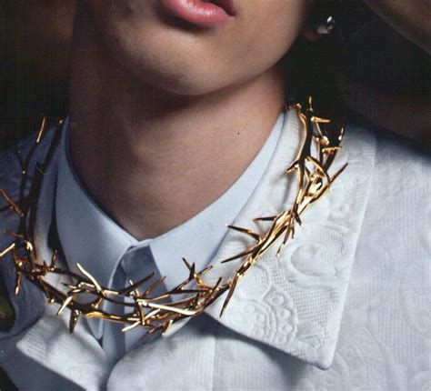 givenchy crown of thorns dazed|Givenchy .